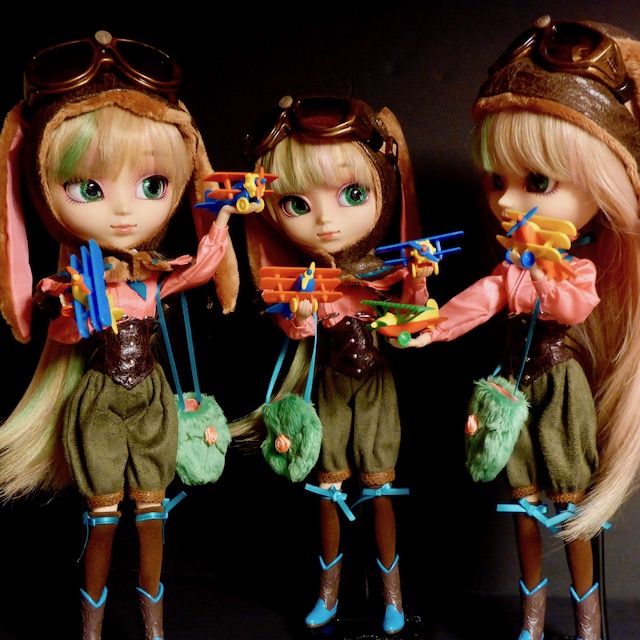 [Image: pullips_with_planes.jpg]